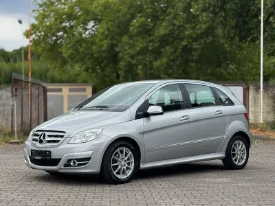 Gebraucht Mercedes B180 116 PS (85 kW) 2009 Silber Van / Kleinbus