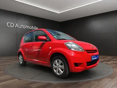 Gebraucht Daihatsu Sirion 69 PS (50 kW) 2009 Rot Kleinwagen