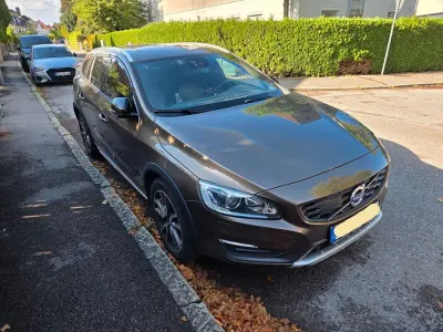 Gebraucht Volvo V60 CC 190 PS (139 kW) 2015 Braun Kombi