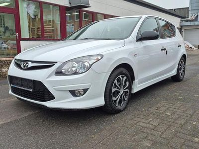 Weiß Gebraucht 2011 Hyundai i30 Edition+ Limousine | 7.999 € (Teuer)