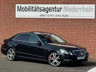 Gebraucht Mercedes E350 Avantgarde 265 PS (194 kW) 2012 Schwarz Limousine