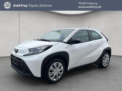 Schneeweiß Gebraucht 2024 Toyota Aygo X Business Edition SUV | 13.990 € (Fairer Preis)