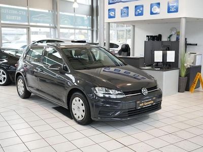 Gebraucht VW Golf VII Trendline 116 PS (85 kW) 2019 Grau Limousine