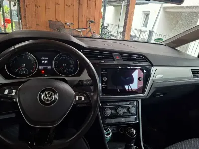 Gebraucht VW Touran Trendline 110 PS (80 kW) 2017 Schwarz Van / Kleinbus