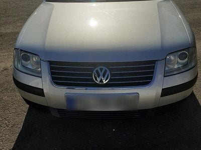 Second-hand VW Passat 101 CP (74 kW) 2003 Argintiu Berlinǎ