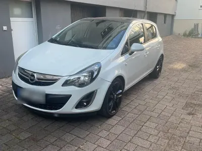 Gebraucht Opel Corsa Color Edition 87 PS (63 kW) 2012 Weiß Kleinwagen