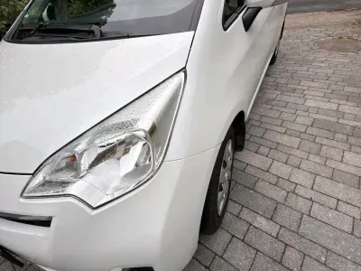 Gebraucht Toyota Verso-S 100 PS (73 kW) 2011 Weiß Van / Kleinbus