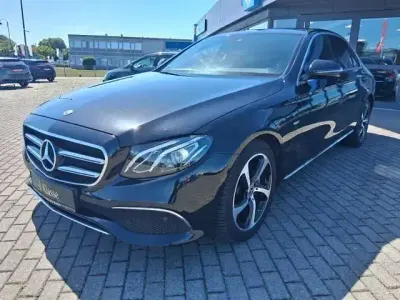 Gebraucht Mercedes E220 Avantgarde 194 PS (142 kW) 2019 Schwarz Limousine