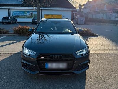 Grau Gebraucht 2016 Audi A4 S-Line Kombi | 20.000 € (Teuer)