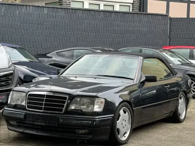 Gebraucht Mercedes E320 AMG 220 PS (161 kW) 1995 Blau Cabrio