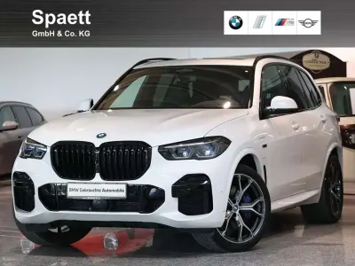 Gebraucht BMW X5 M Sport 394 PS (289 kW) 2022 Alpinweiß uni SUV