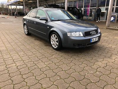 Grau Gebraucht 2001 Audi A4 Limousine | 2.900 €
