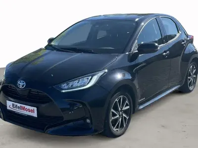 Gebraucht Toyota Yaris Hybrid Team 116 PS (85 kW) 2022 Schwarz Limousine