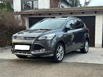 Grau Gebraucht 2016 Ford Kuga Titanium SUV | 14.799 € (Etwas zu teuer)