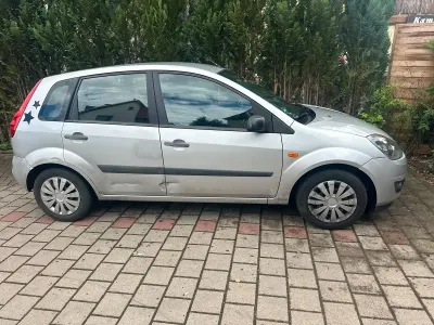 Gebraucht Ford Fiesta 84 PS (61 kW) 2007 Silber Kleinwagen