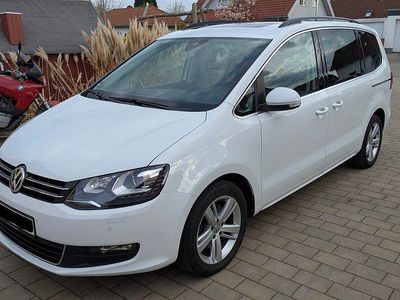 Second-hand VW Sharan 150 CP (110 kW) 2021 Alb Monovolum