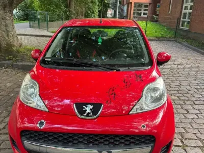 Gebraucht Peugeot 107 68 PS (50 kW) 2011 Rot Kleinwagen