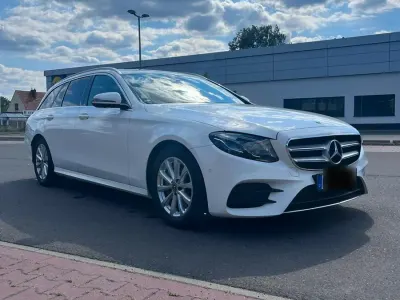 Gebraucht Mercedes E220 AMG 195 PS (143 kW) 2019 Weiß Kombi