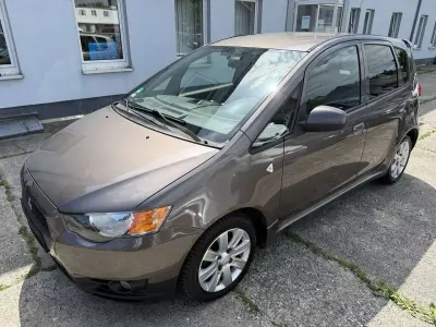 Gebraucht Mitsubishi Colt Plus 95 PS (69 kW) 2013 Granitbraun (m) Kleinwagen