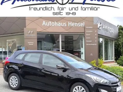 Gebraucht Hyundai i30 Trend 101 PS (74 kW) 2017 Phantom black / mic Kombi