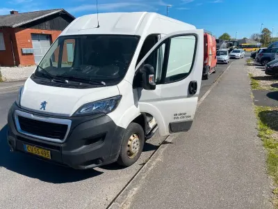 Gebraucht Peugeot Boxer Premium 140 PS (102 kW) 2020 Weiß Van