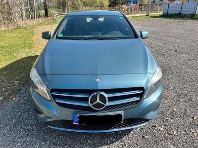 Gebraucht Mercedes A200 136 PS (100 kW) 2013 Blau Limousine