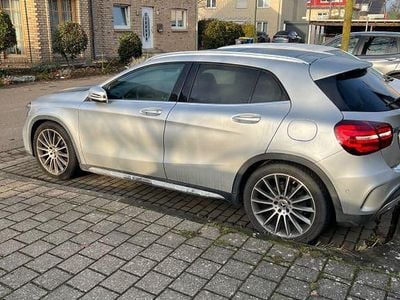 Gebraucht Mercedes GLA250 211 PS (155 kW) 2018 Grau SUV
