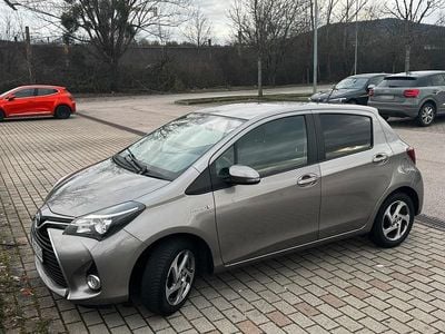 Gebraucht Toyota Yaris Hybrid Edition-S 101 PS (74 kW) 2014 Braun Kleinwagen