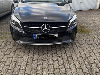Gebraucht Mercedes A180 122 PS (89 kW) 2017 Schwarz Kleinwagen