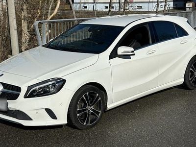 Gebraucht Mercedes A180 Urban 122 PS (89 kW) 2016 Weiß Limousine