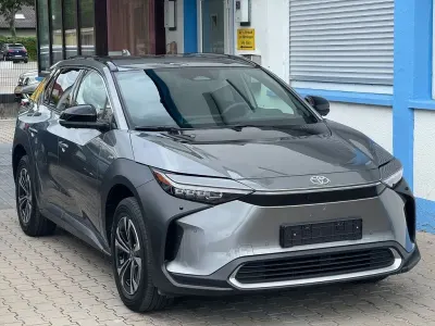 Gebraucht Toyota bZ4X Lounge 150 kW (204 PS) 2025 Grau SUV