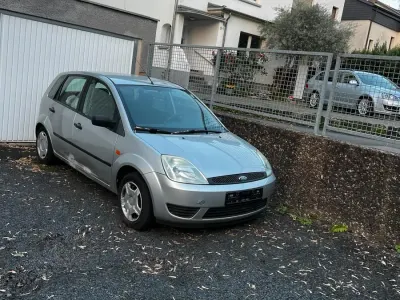 Gebraucht Ford Fiesta 59 PS (43 kW) 2005 Grau Kleinwagen