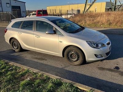 Gebraucht Opel Astra Edition 140 PS (102 kW) 2012 Silber Kombi