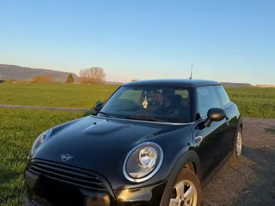 Używany Mini Cooper 102 KM (75 kW) 2018 Czarny Hatchback