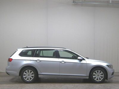 Gebraucht VW Passat 150 PS (110 kW) 2022 Silber Kombi
