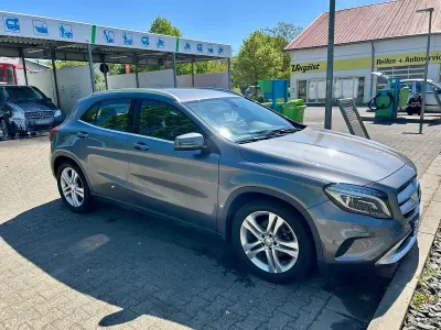 Gebraucht Mercedes GLA180 Urban 122 PS (89 kW) 2016 Grau SUV