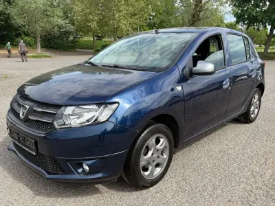 Gebraucht Dacia Sandero Celebration 90 PS (66 kW) 2015 Blau Kleinwagen