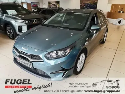 Usado Kia Ceed Play 120 CV (88 kW) 2023 Gris Utilitario