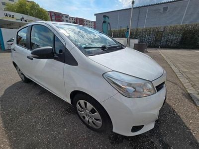 Usado Toyota Yaris 69 HP (50 kW) 2013 Branco Citadino