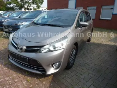 Gebraucht Toyota Verso Skyview Edition 147 PS (108 kW) 2015 Avantgarde bronze me Van / Kleinbus