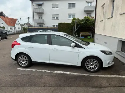 Gebraucht Ford Focus 140 PS (102 kW) 2011 Weiß Limousine