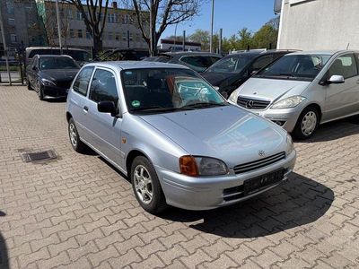 Usata Toyota Starlet 75 CV (55 kW) 1996 Argento Utilitaria
