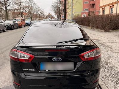 Gebraucht Ford Mondeo 140 PS (102 kW) 2012 Schwarz Limousine