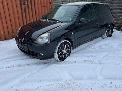 Schwarz Gebraucht 2005 Renault Clio II Authentique Limousine | 2.100 € (Etwas zu teuer)