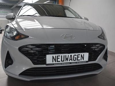 Neu Hyundai i10 Advanced 79 PS (58 kW) 2025 Grau Kleinwagen