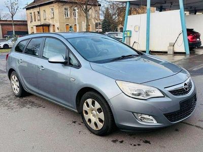 Gebraucht Opel Astra Design Edition 101 PS (74 kW) 2011 Grau Kombi