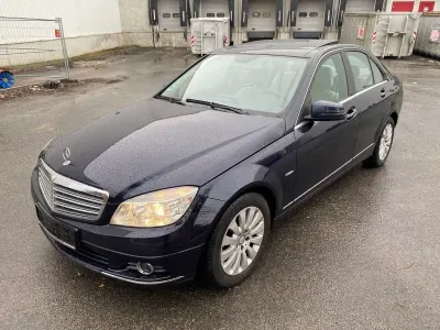 Gebraucht Mercedes C200 Elegance 184 PS (135 kW) 2010 Blau Limousine