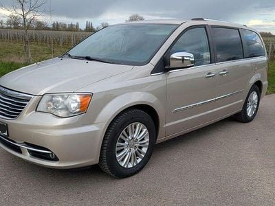 Gebraucht Chrysler Town & Country Limited 287 PS (211 kW) 2017 Gold Van / Kleinbus