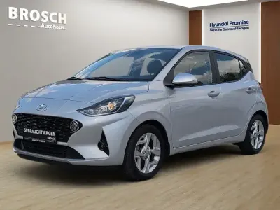 Gebraucht Hyundai i10 Trend 67 PS (49 kW) 2023 Silber Kleinwagen