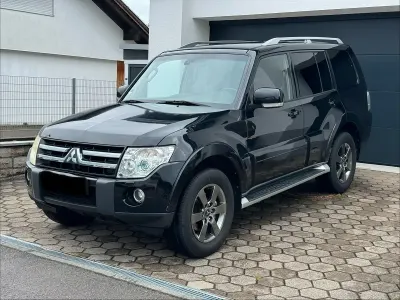 Gebraucht Mitsubishi Pajero 170 PS (125 kW) 2009 Schwarz SUV
